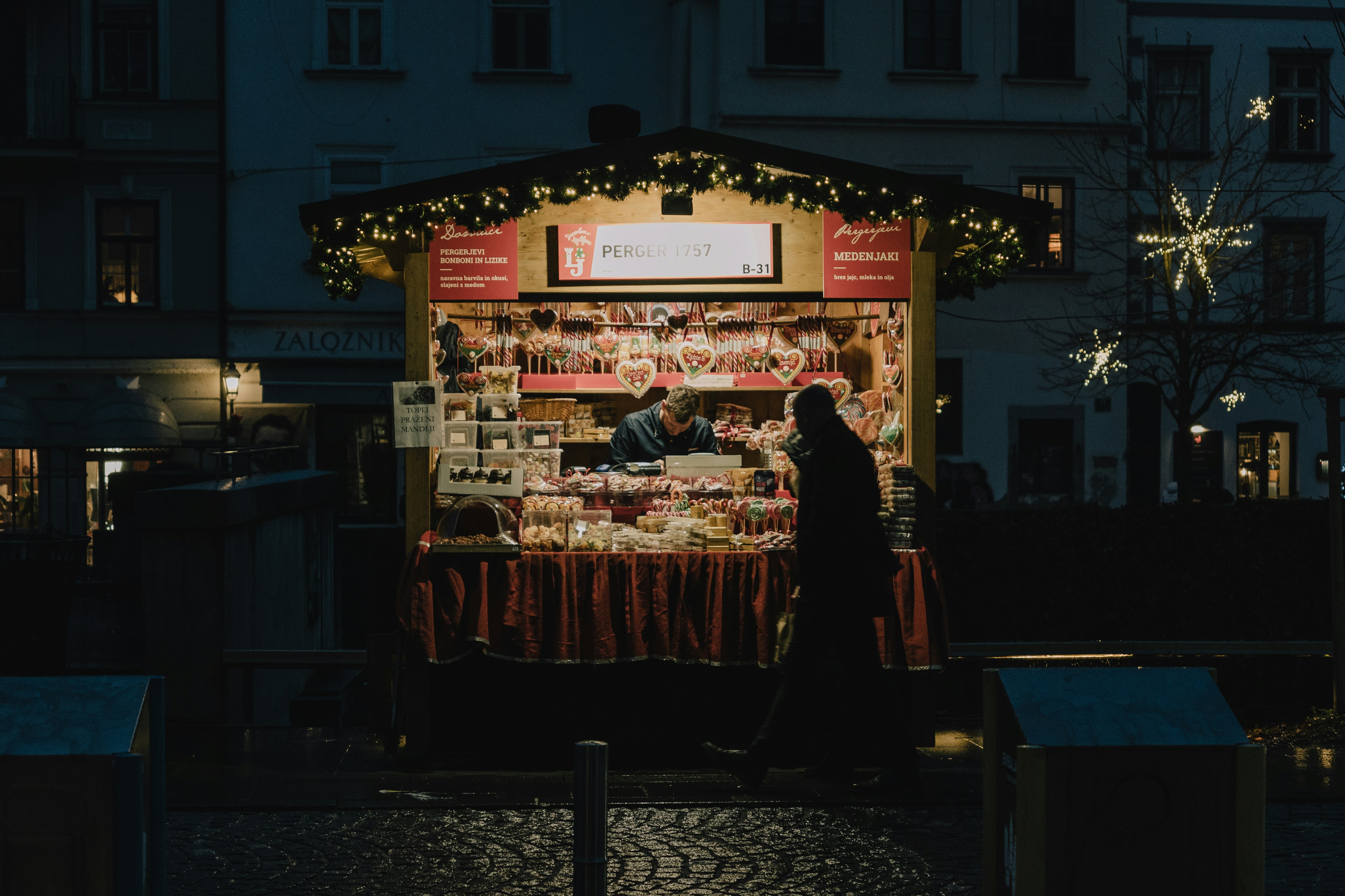christmas market stall, wallpaper, Crafts for Christmas Market: Ideas & What Sells 6