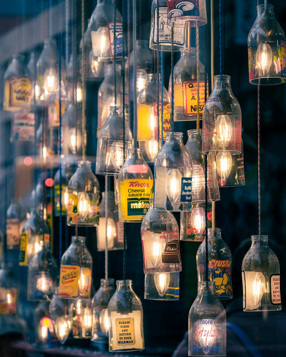 a bunch of lights that are hanging from a ceiling