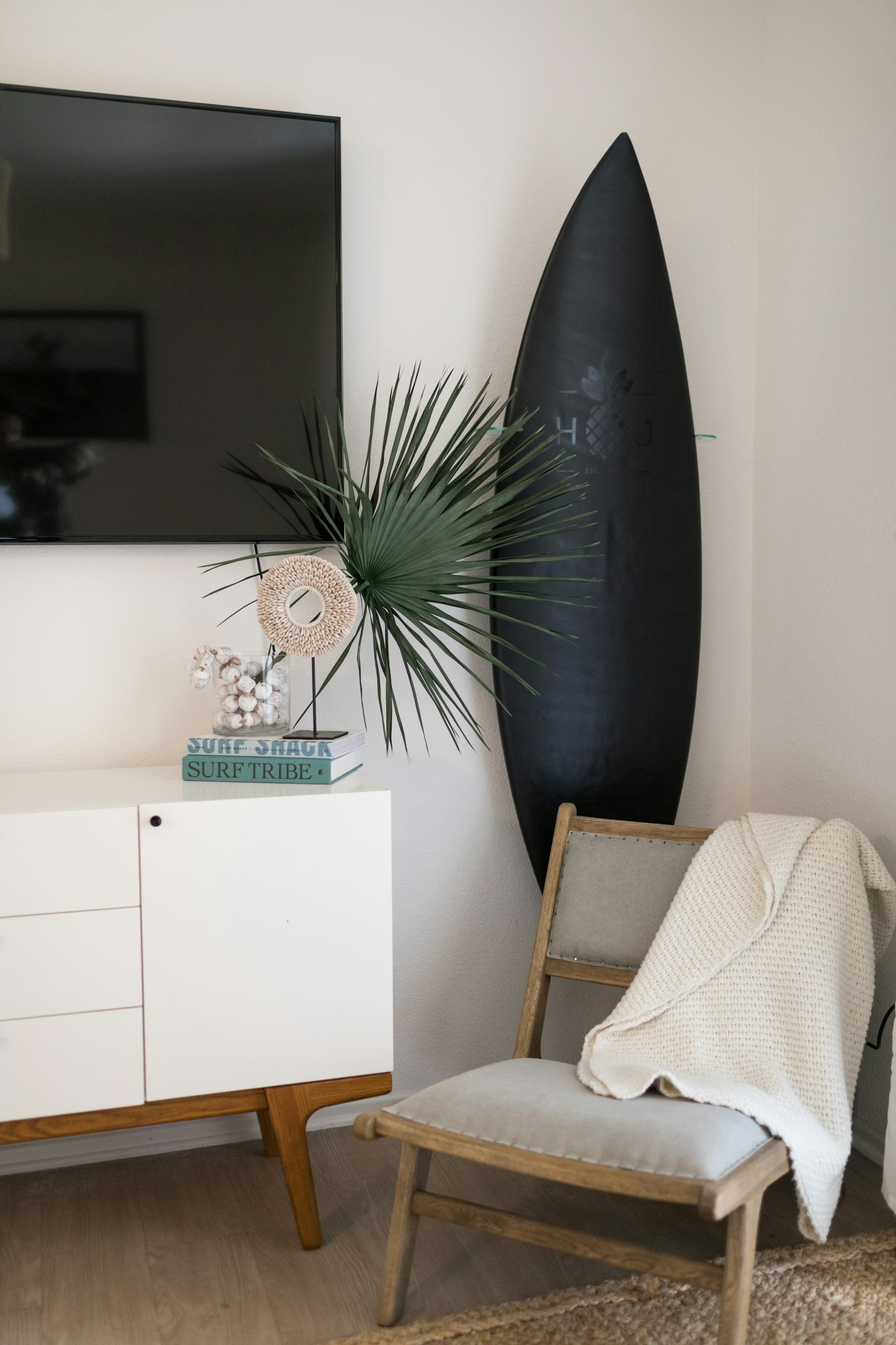 black and white bed linen