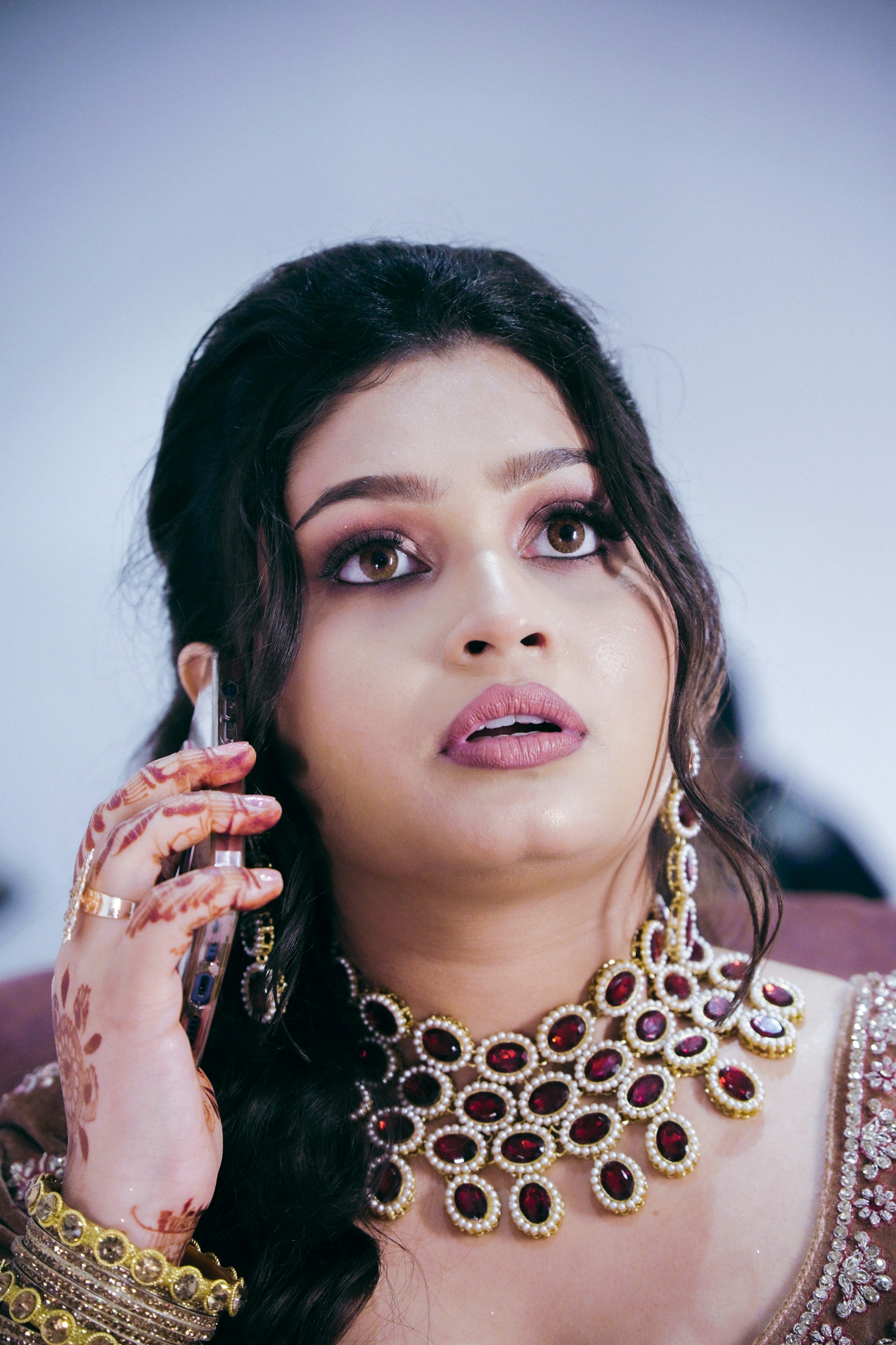 gray computer monitor