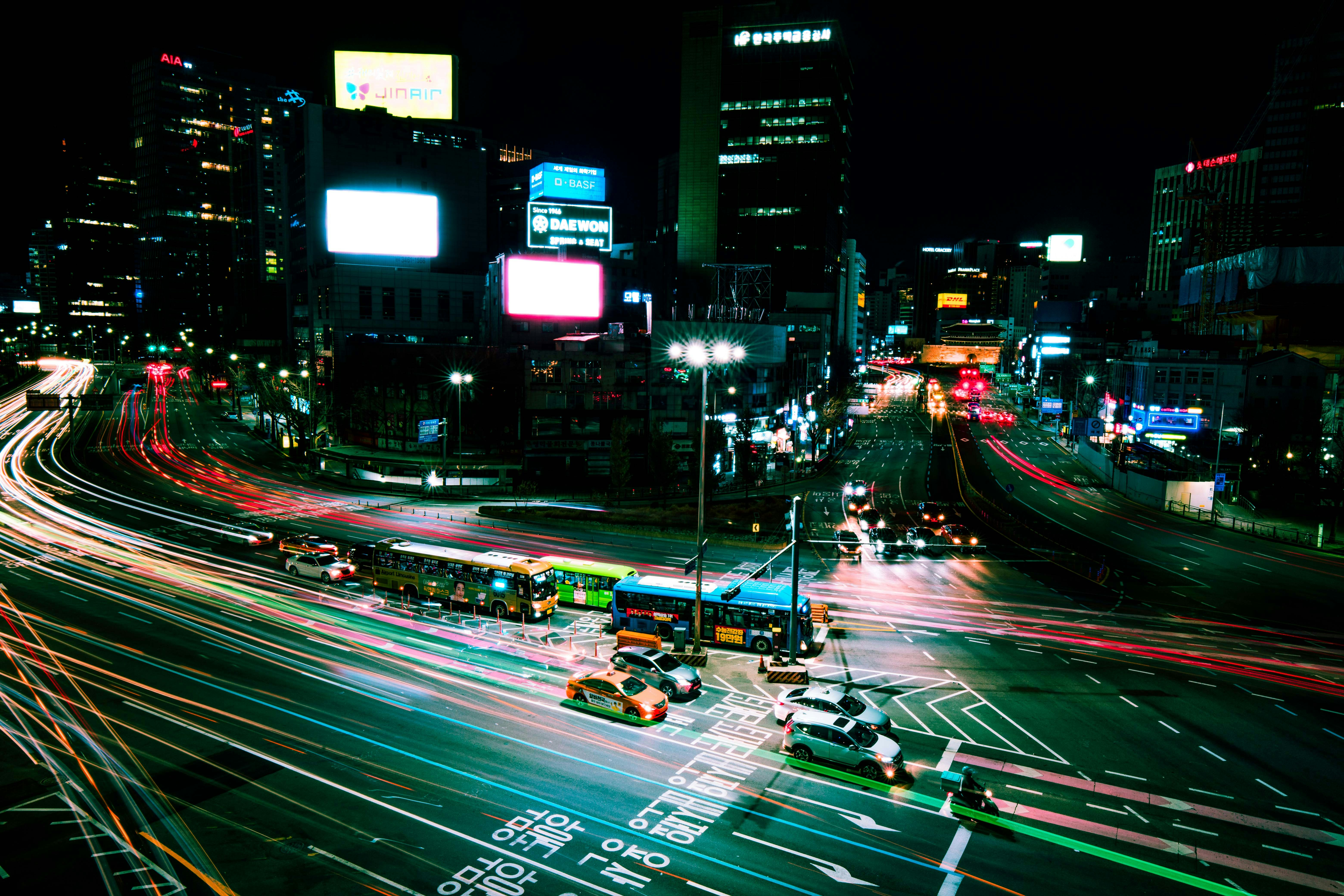 a city street filled with lots of traffic at night