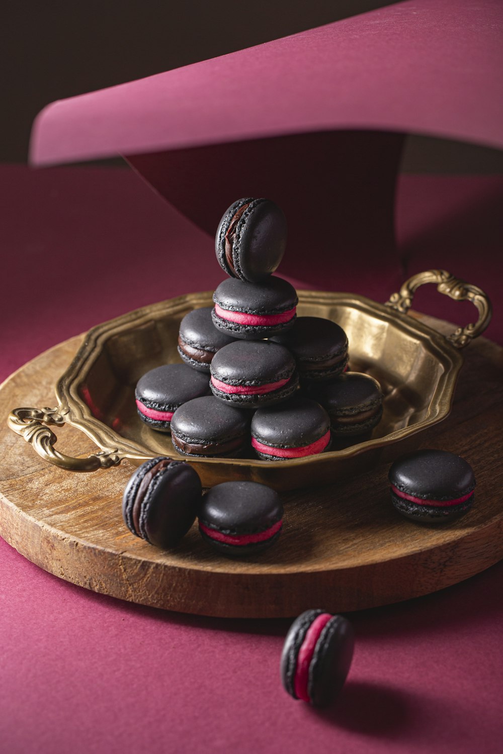 a tray with a bunch of macaroons on it