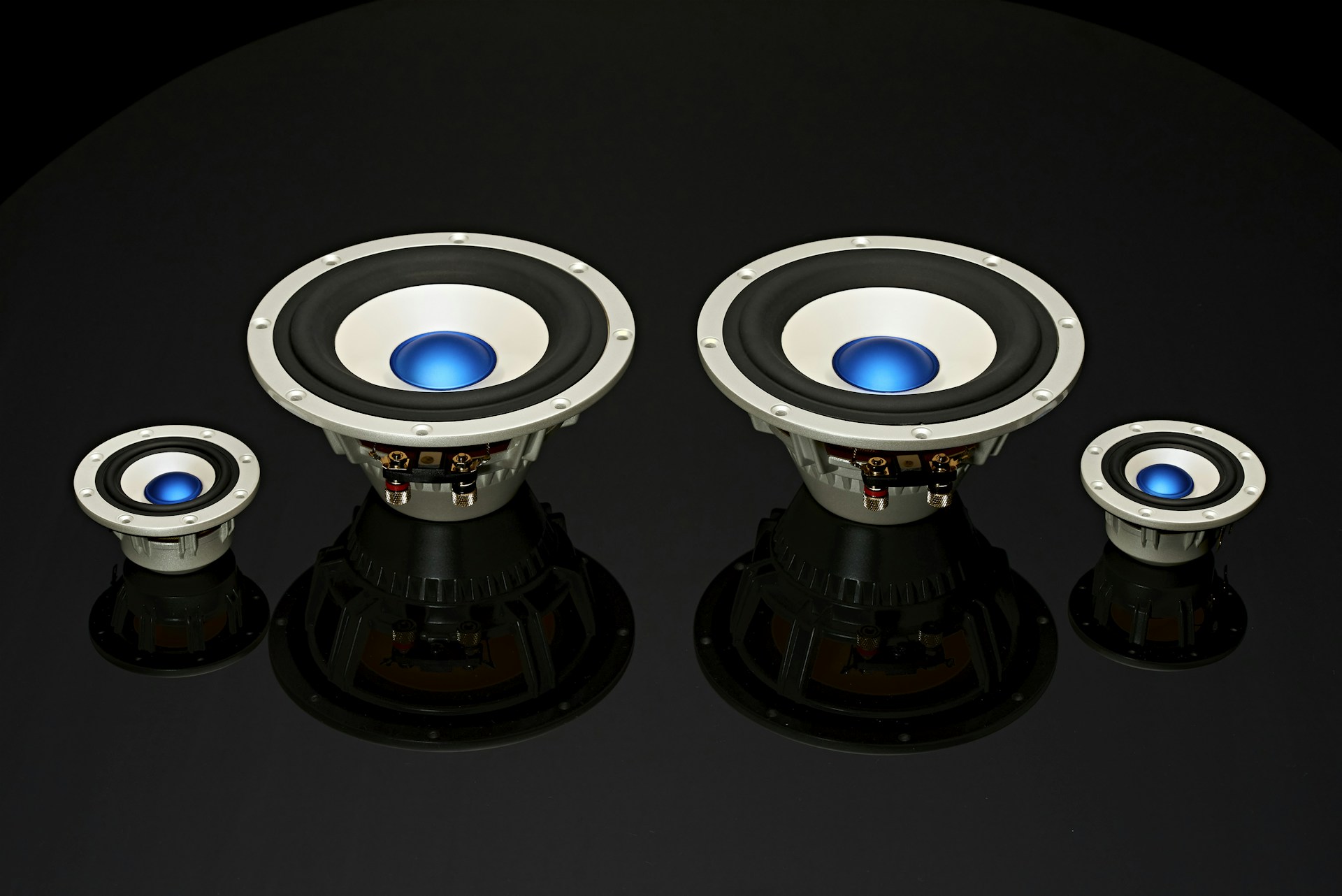 gray computer monitor