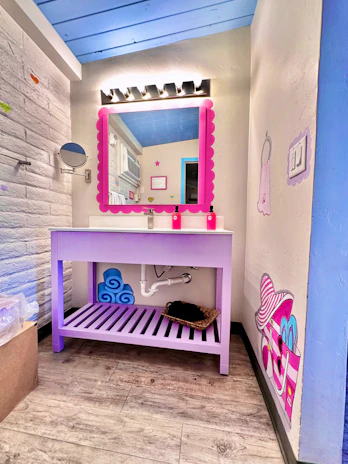A sparkling bathroom sink and mirror reflecting the fresh shine from violetis cleaning.