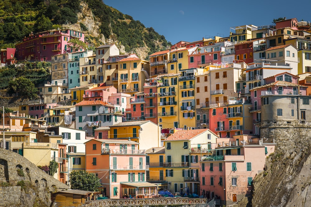 a bunch of buildings that are on the side of a hill