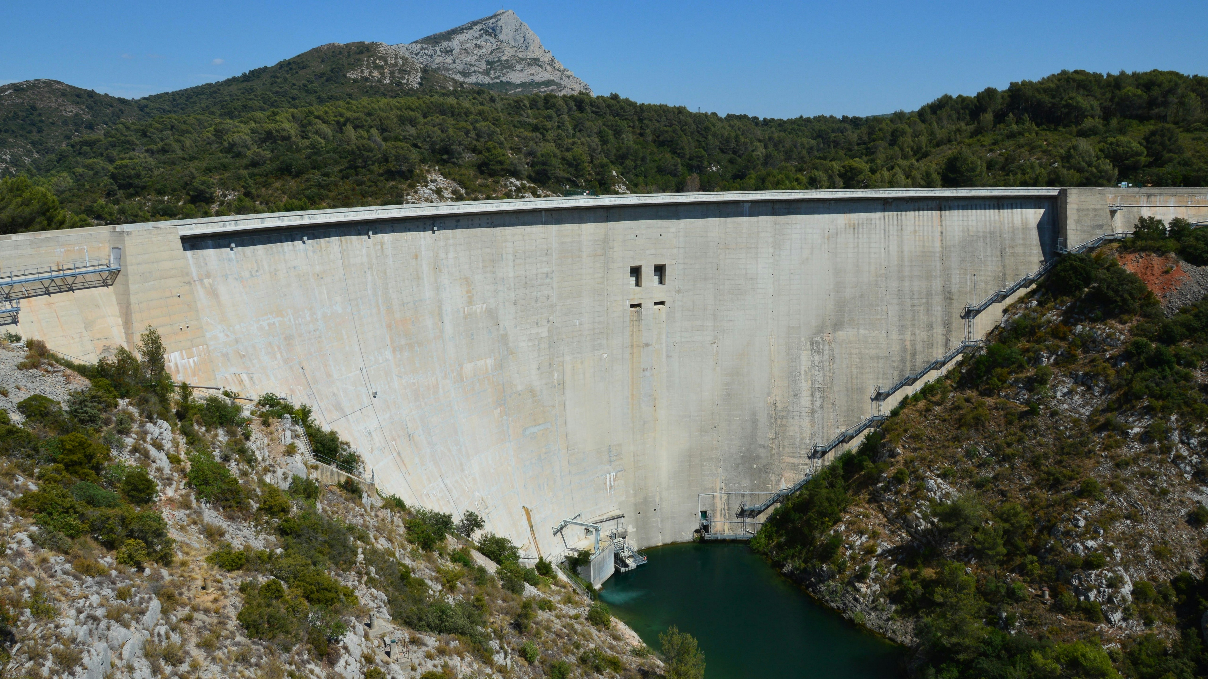 a large dam in the middle of a mountain