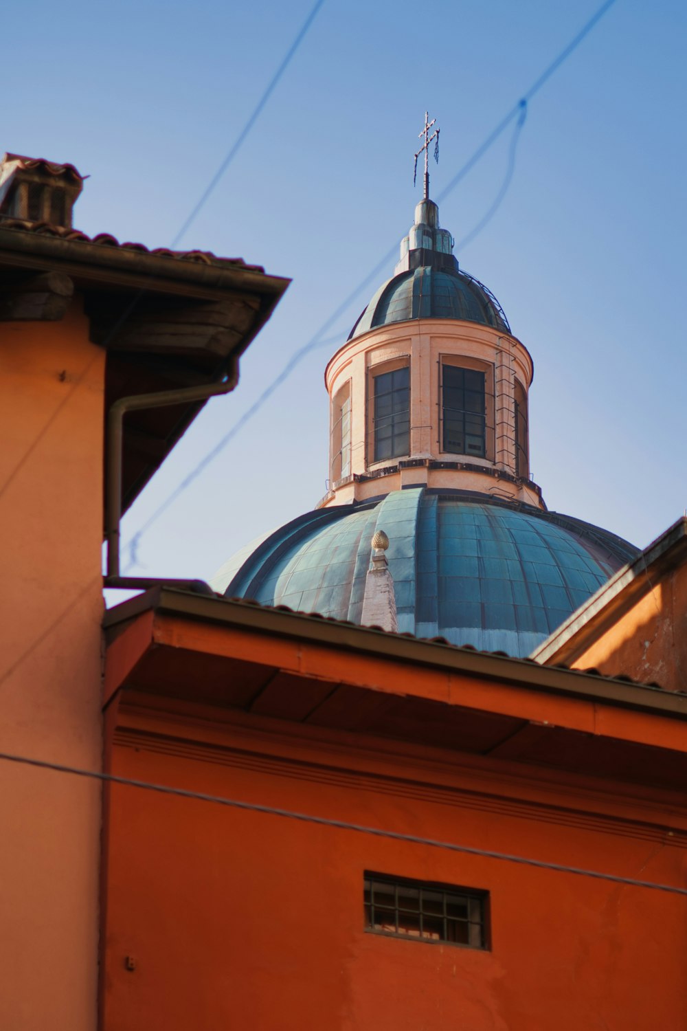 a dome on top of a building with a sky background