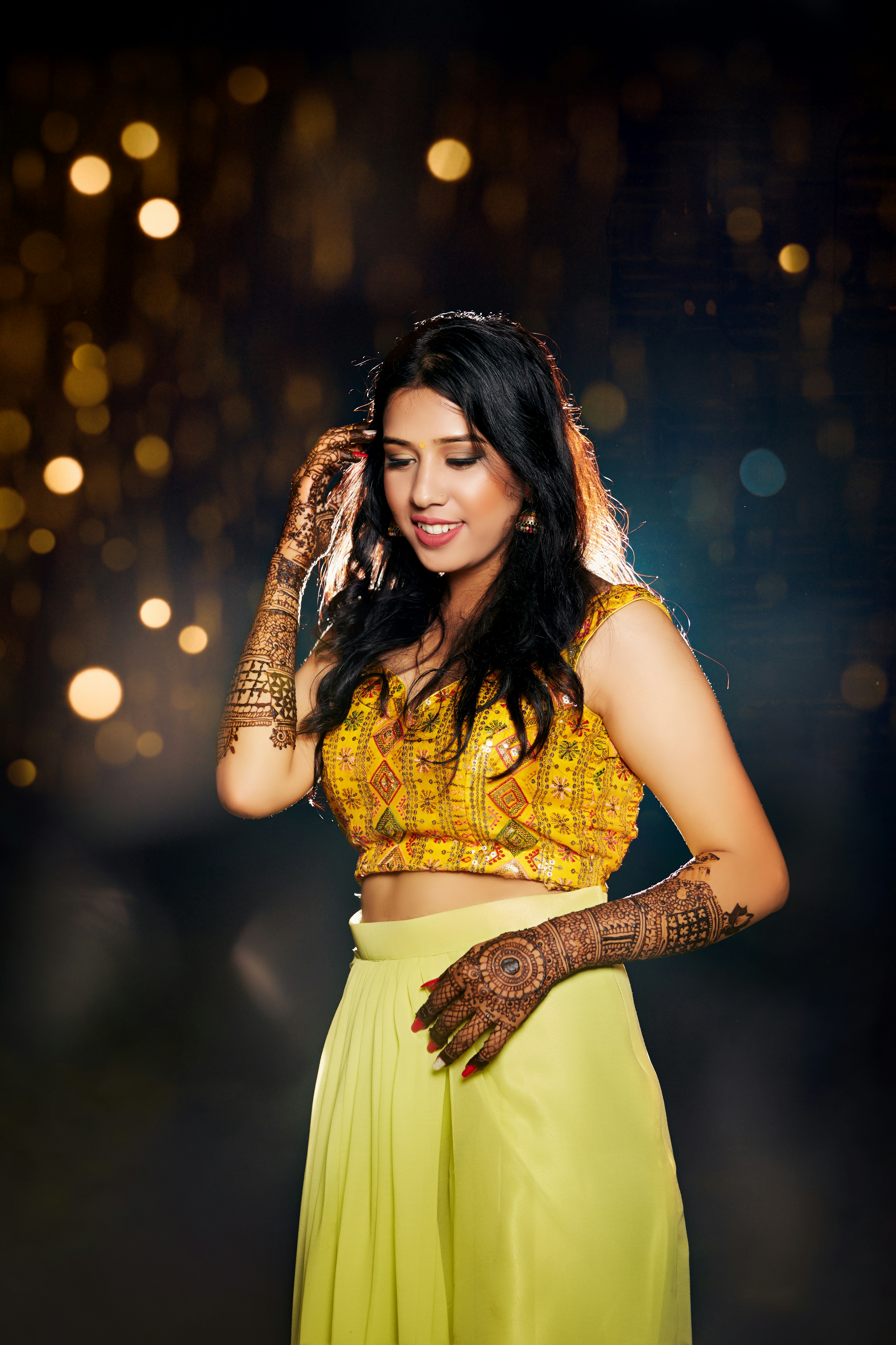 A woman in a yellow top and a green skirt photo – Free Mehandi ...