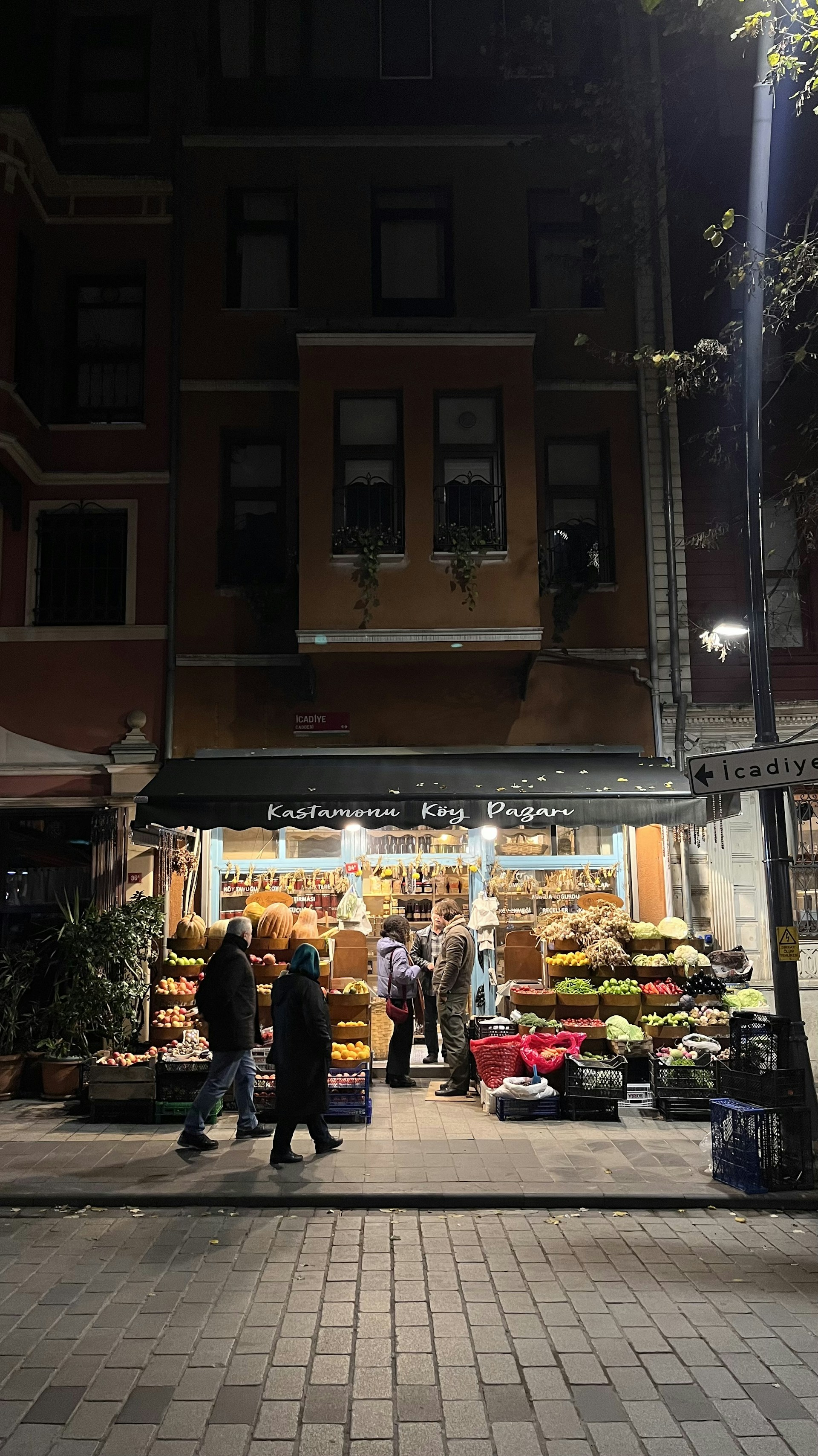 gray computer monitor