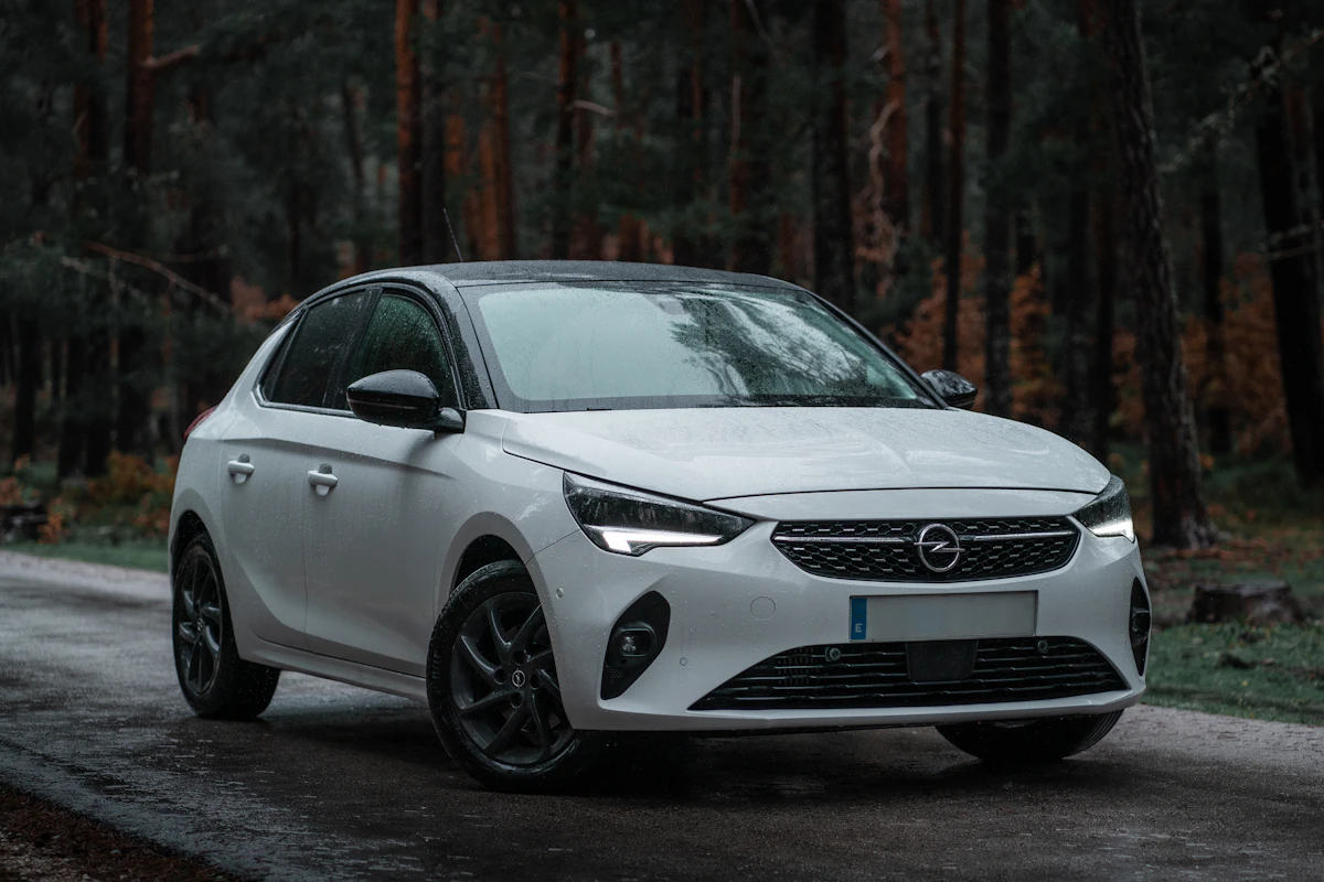 Opel-Fahrzeugmotiv aus der bereitgestellten Unsplash-Serie – Beispielaufnahme