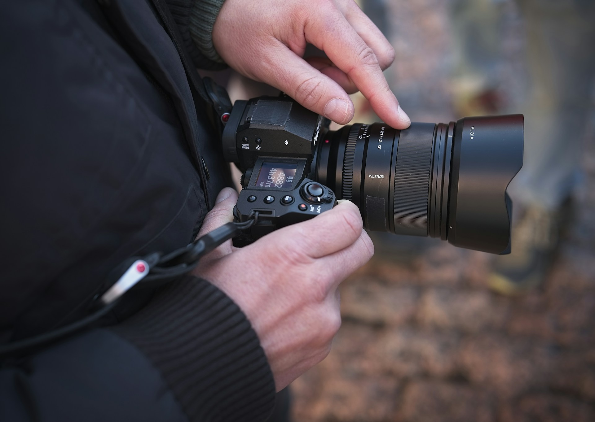gray computer monitor