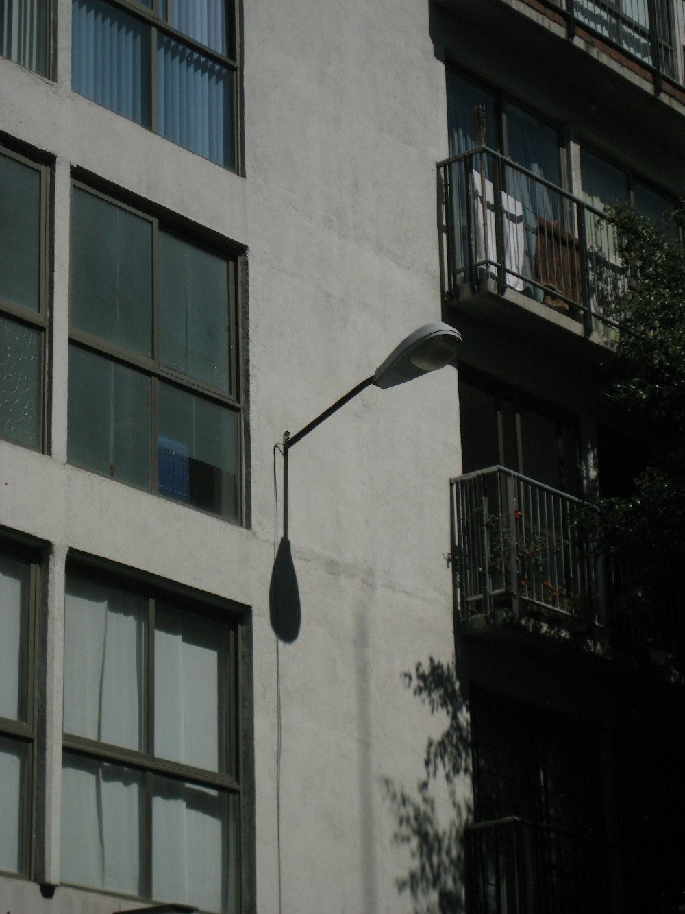 a street light next to a tall building