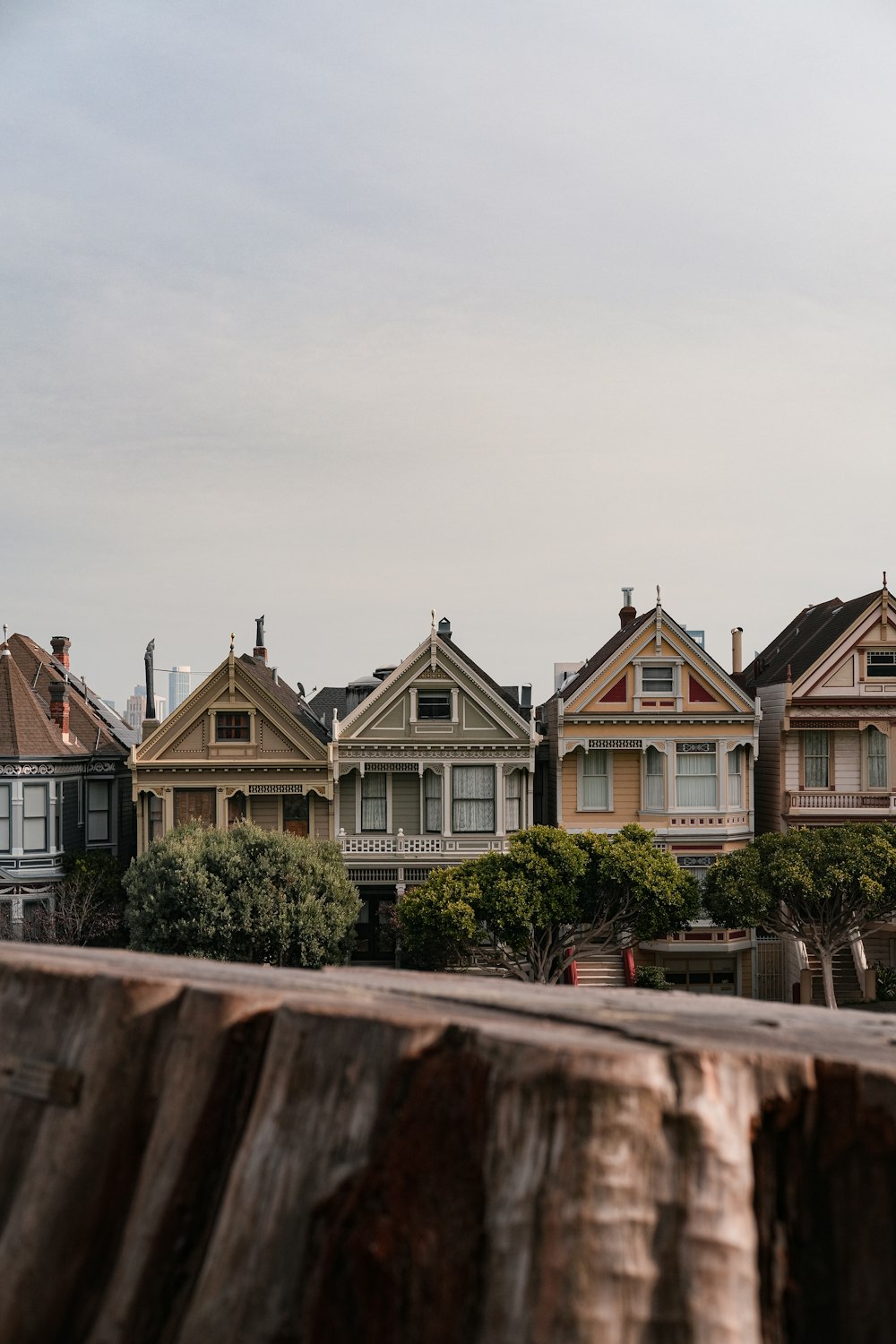 a row of houses sitting next to each other