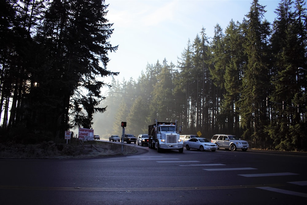 a group of cars that are sitting in the street