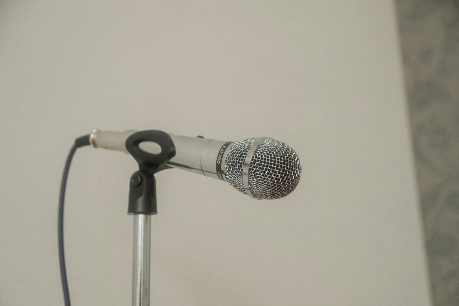 a microphone that is on top of a stand