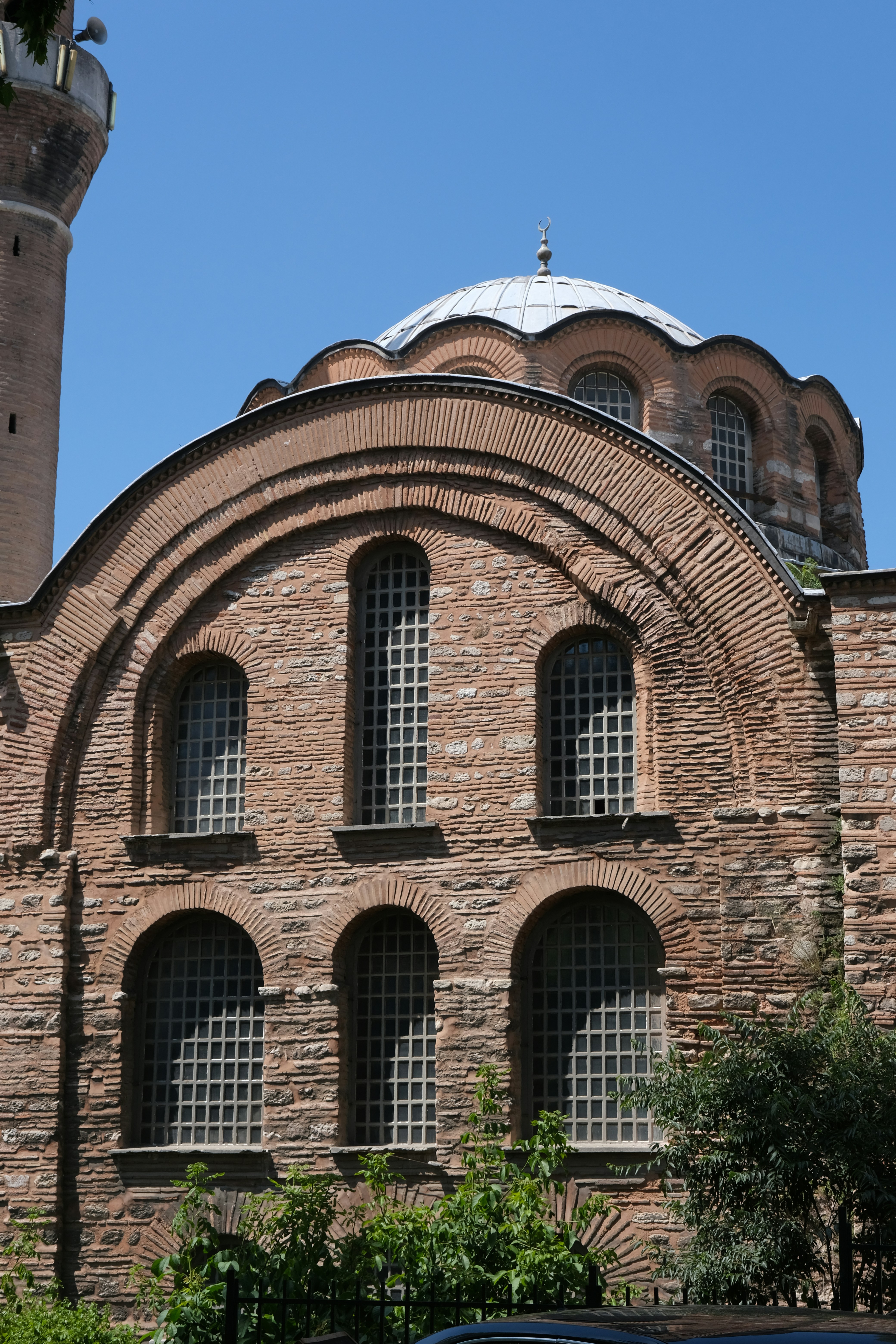 a car is parked in front of a building