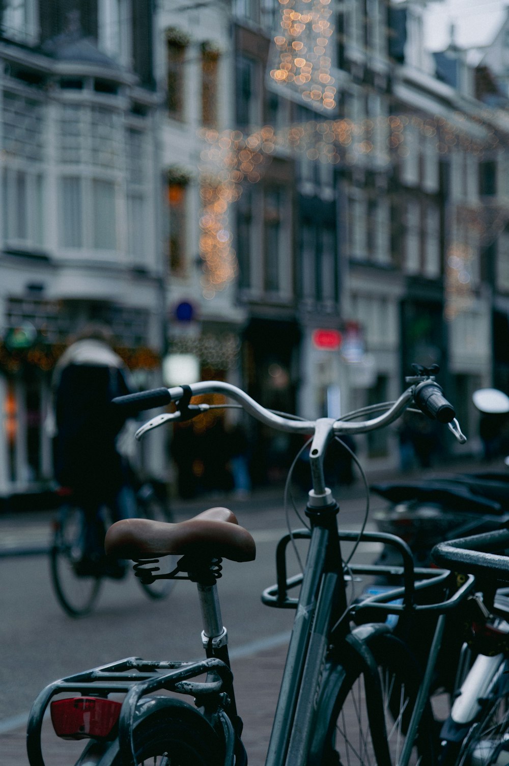 a row of bikes parked on the side of a street