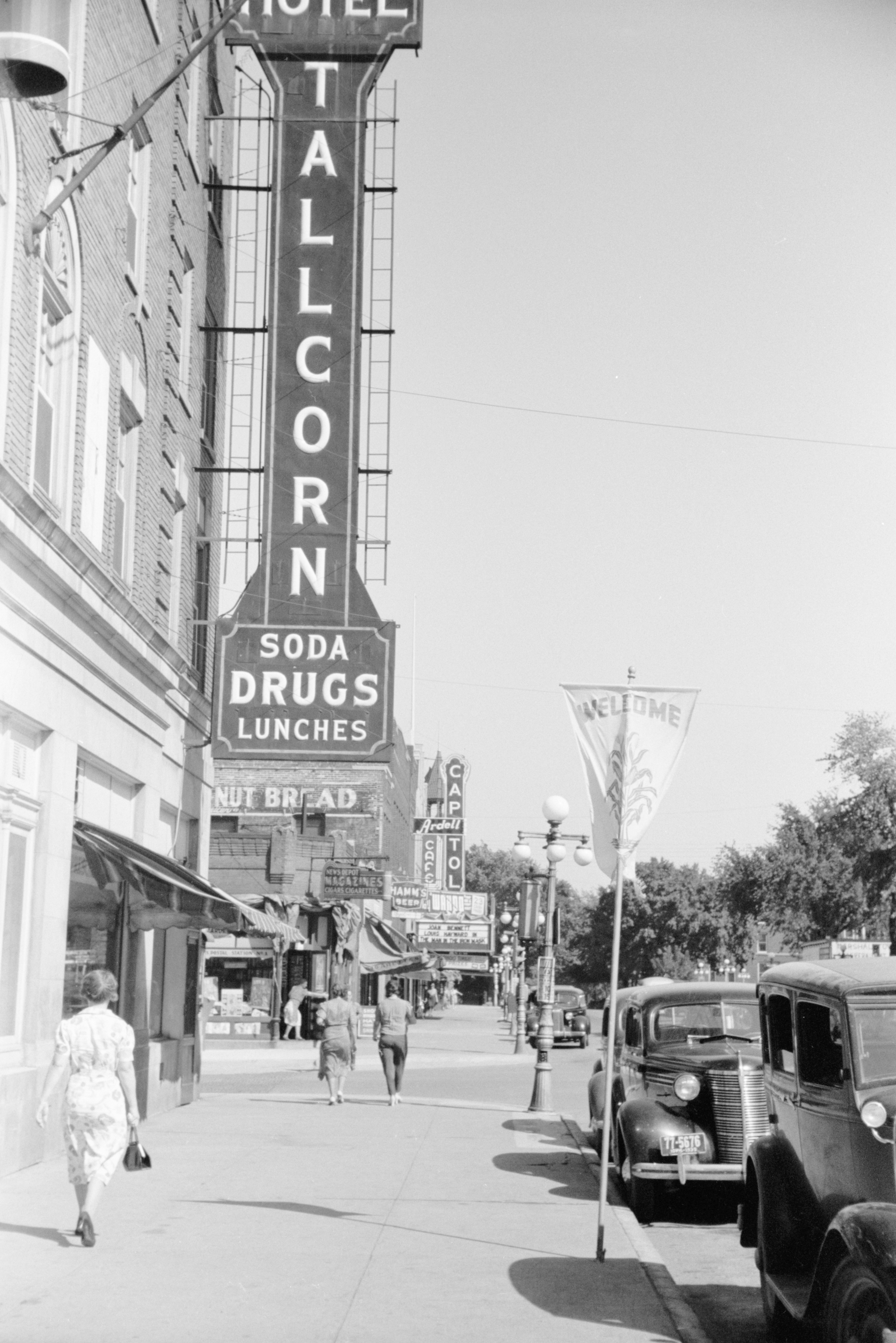 Title Main street, Marshalltown, Iowa Names Rothstein, Arthur, 1915