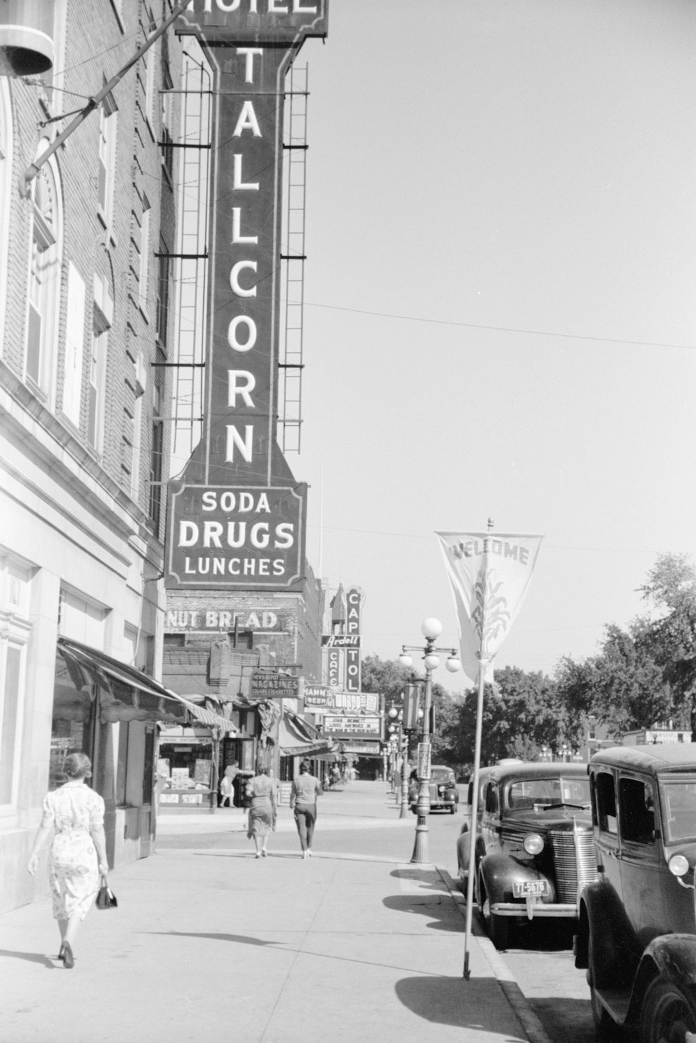 Title Main street, Marshalltown, Iowa Names Rothstein, Arthur, 1915-1985