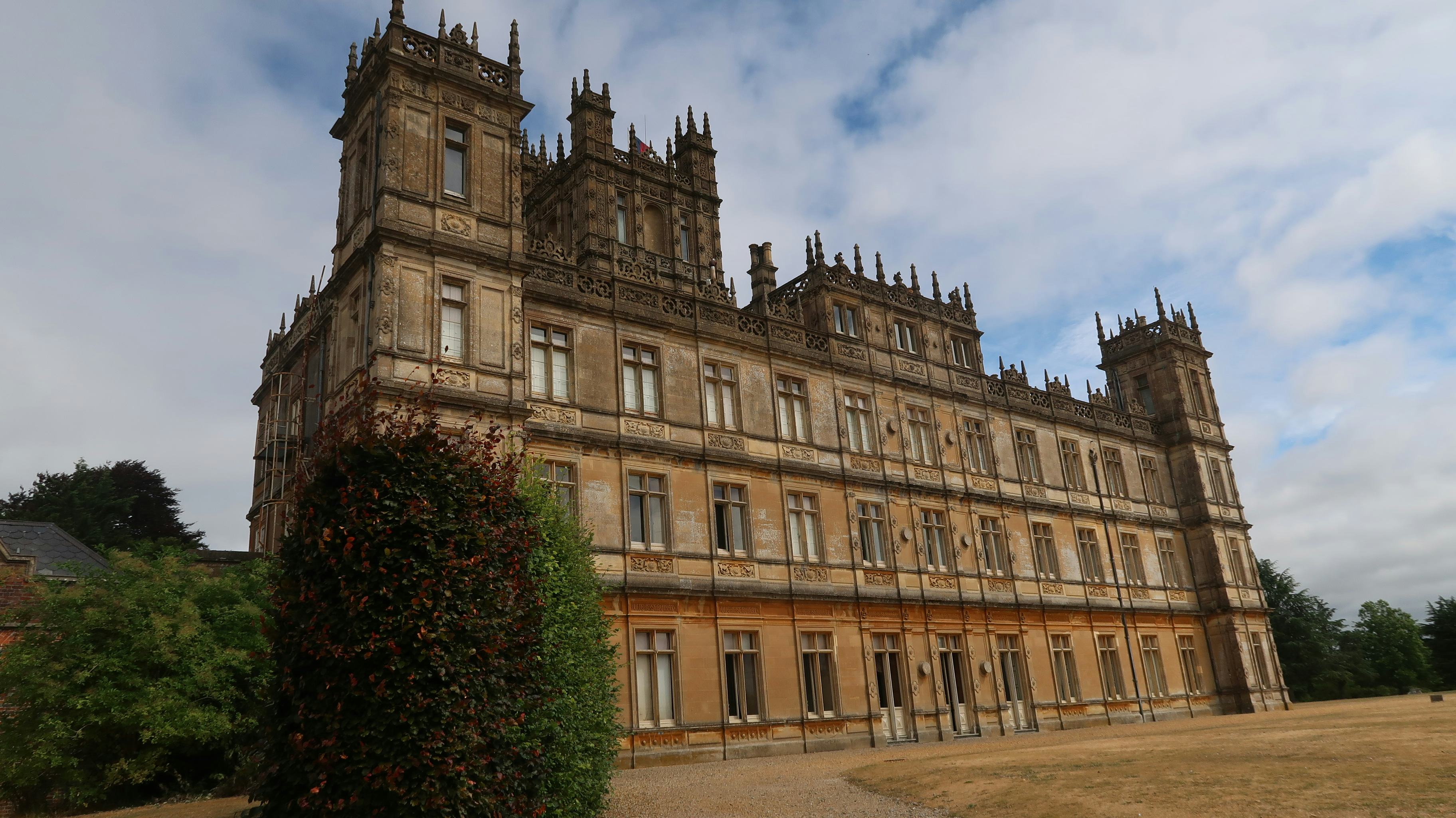 Downton Abbey filming locations guide - explore where iconic scenes were shot