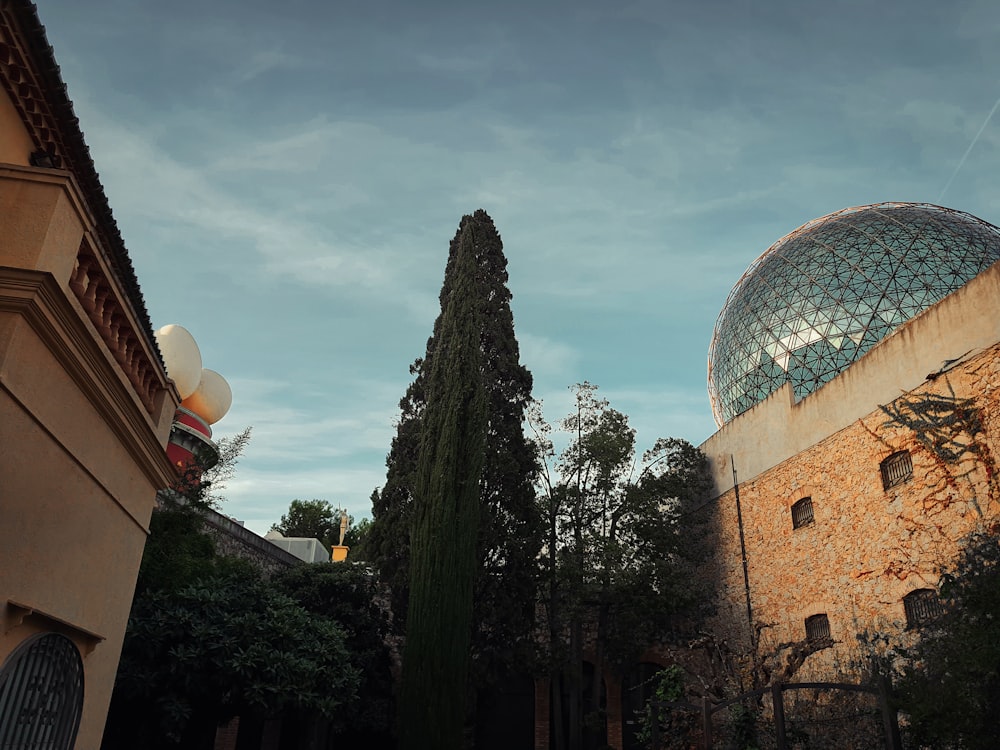 a large building with a dome on top of it