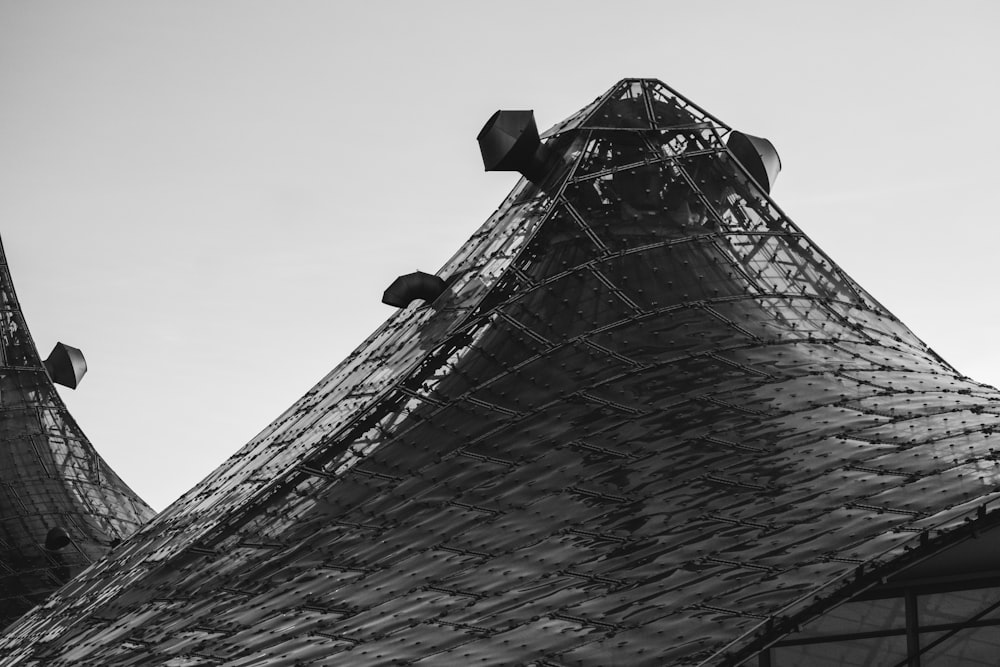 a black and white photo of some kind of structure