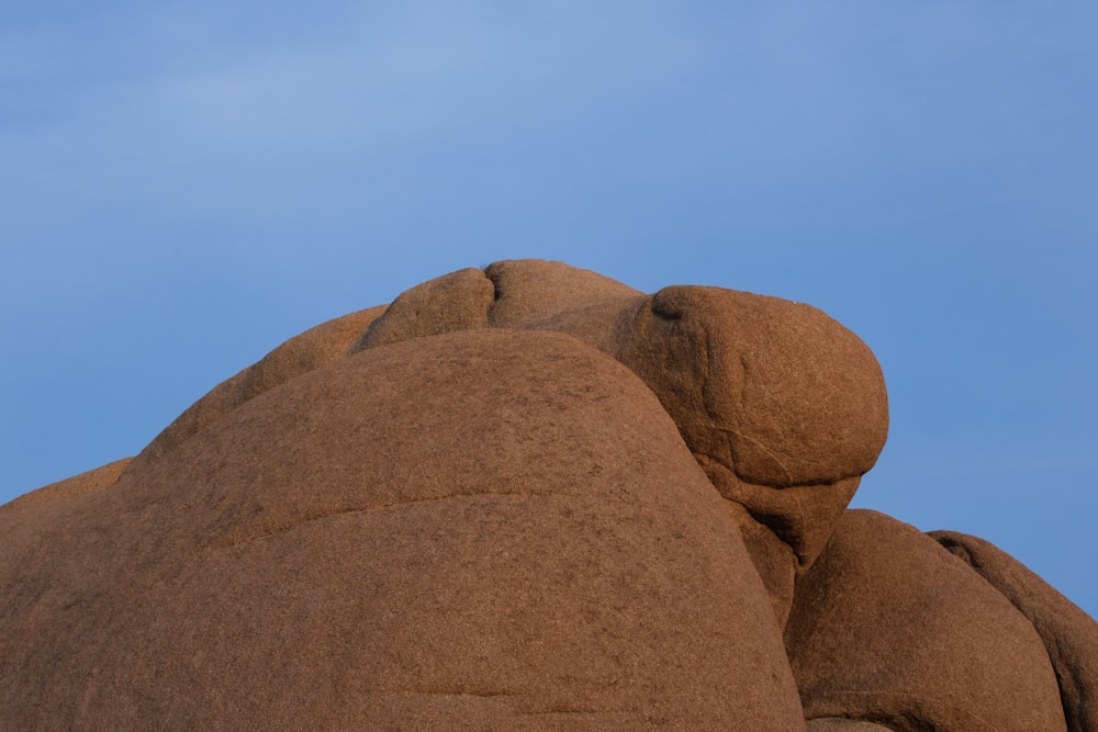 a close up of a rock formation with a blue sky in the background