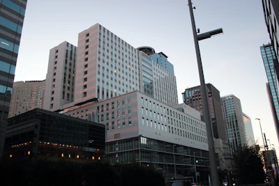 A modern office skyline blending Saudi and American architectural styles at dusk.