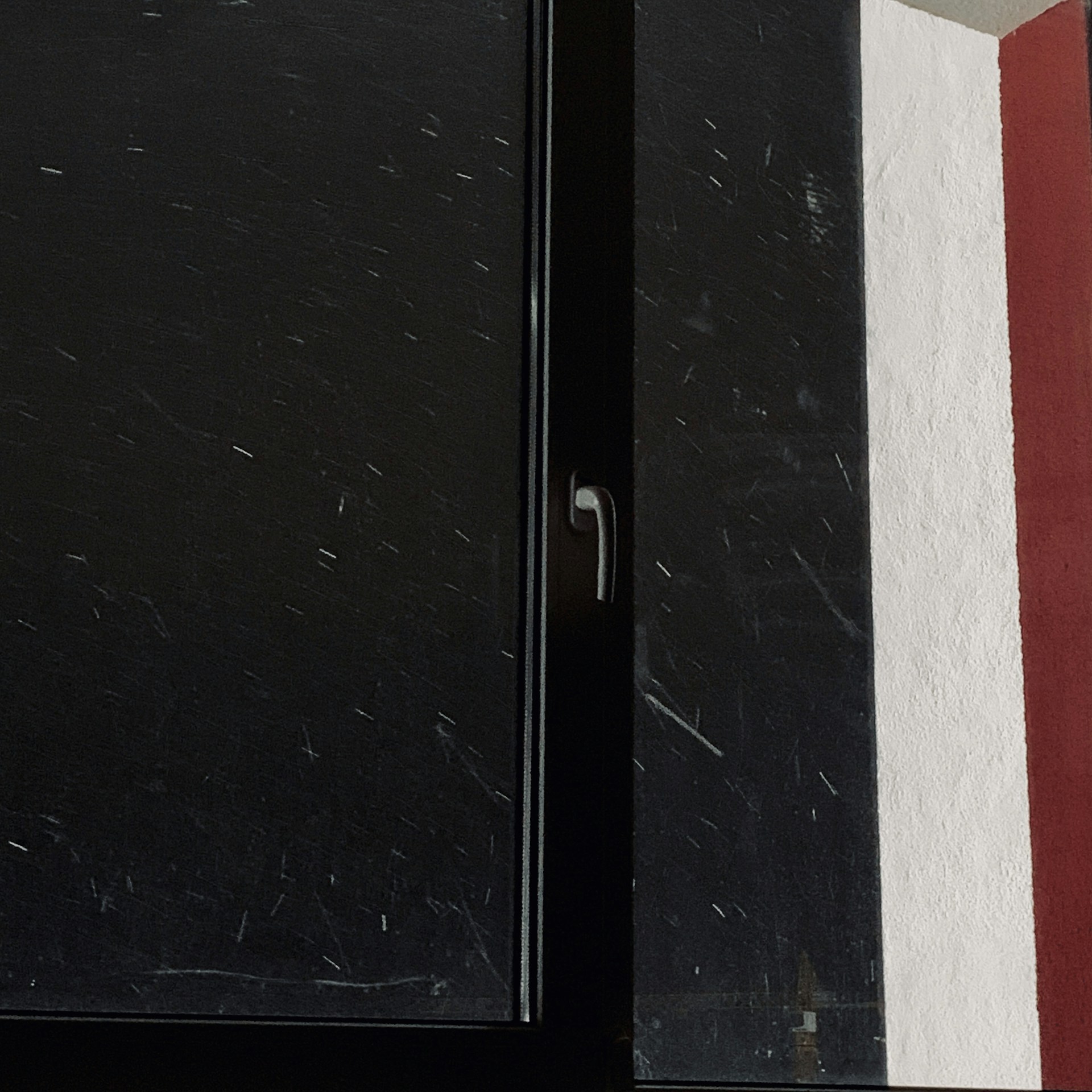 gray computer monitor