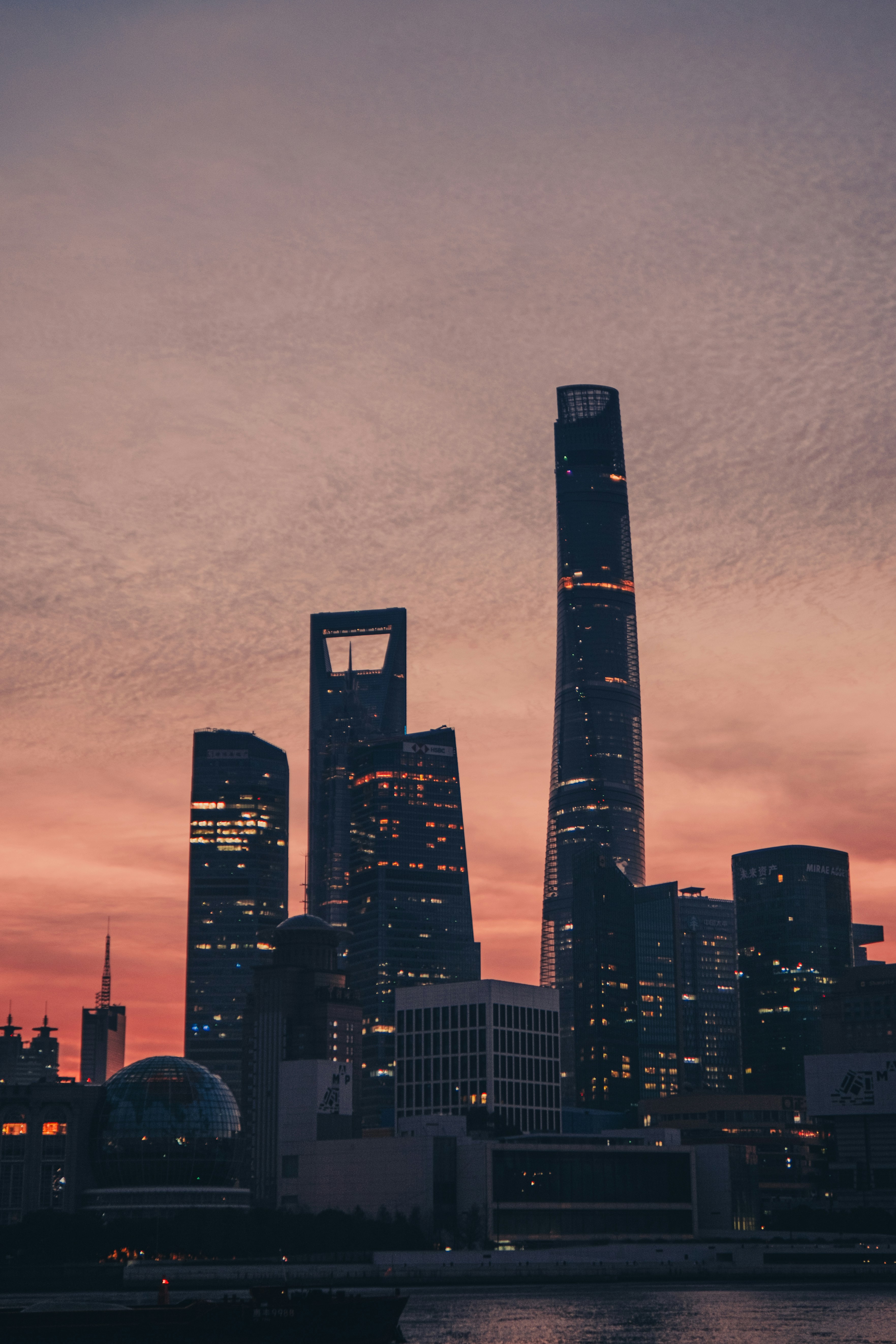 Uma vista do horizonte de uma cidade ao entardecer foto – Imagem grátis  sobre Cidade na Unsplash, image size:3000x4500