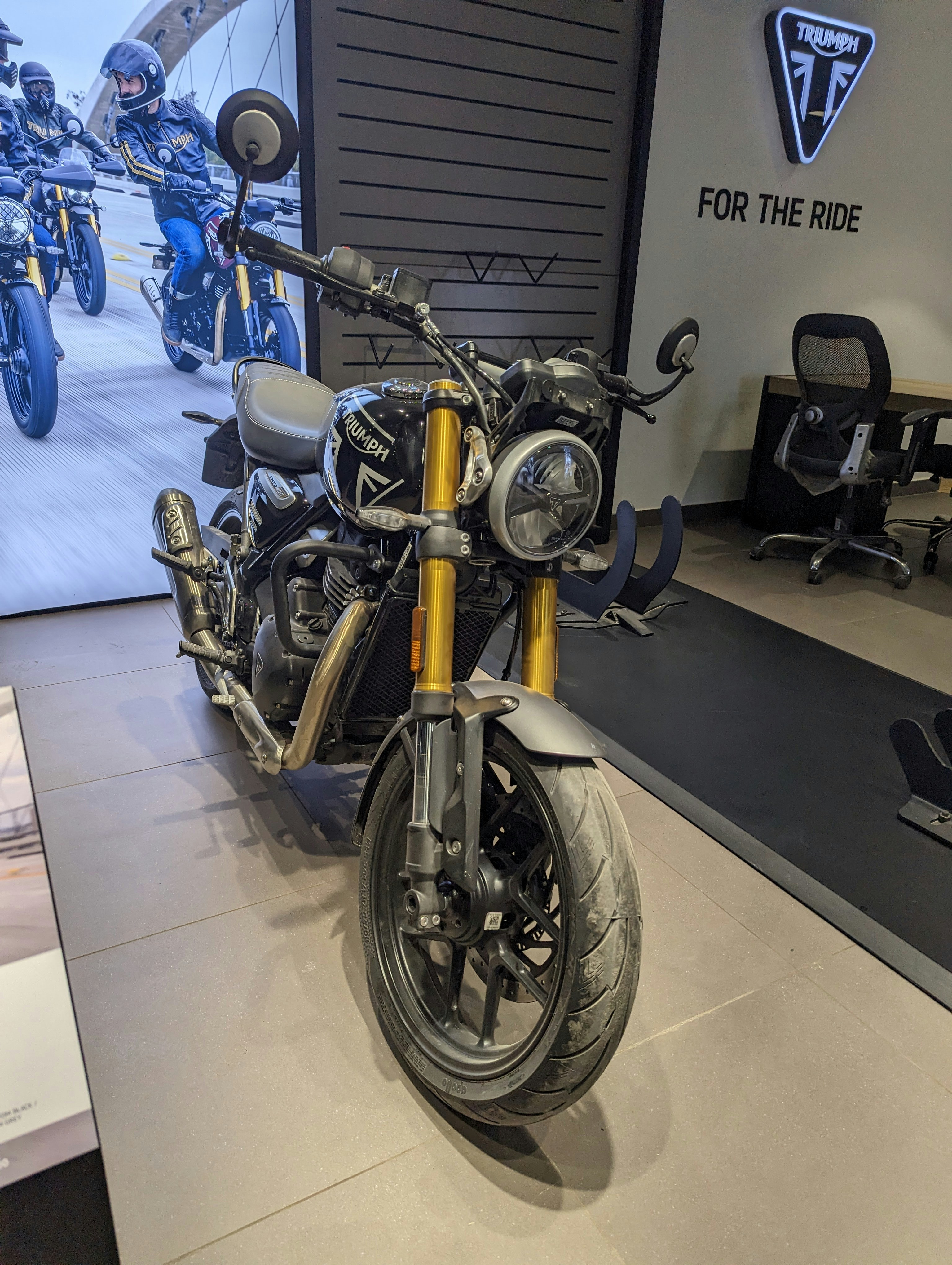 Triumph Thruxton 400 and Tracker 400 Launched in the UK: A Closer Look
