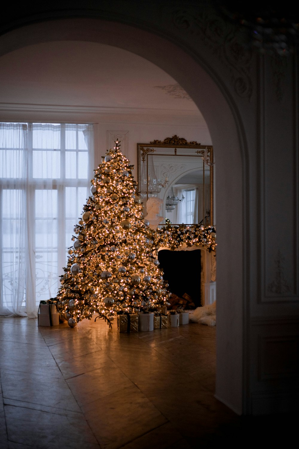 a decorated christmas tree in a living room