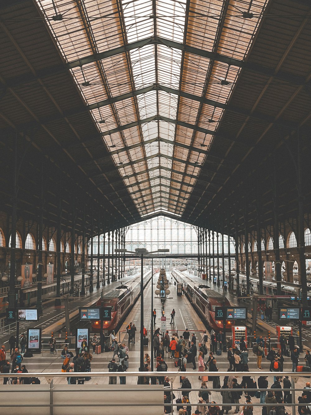 a train station filled with lots of people