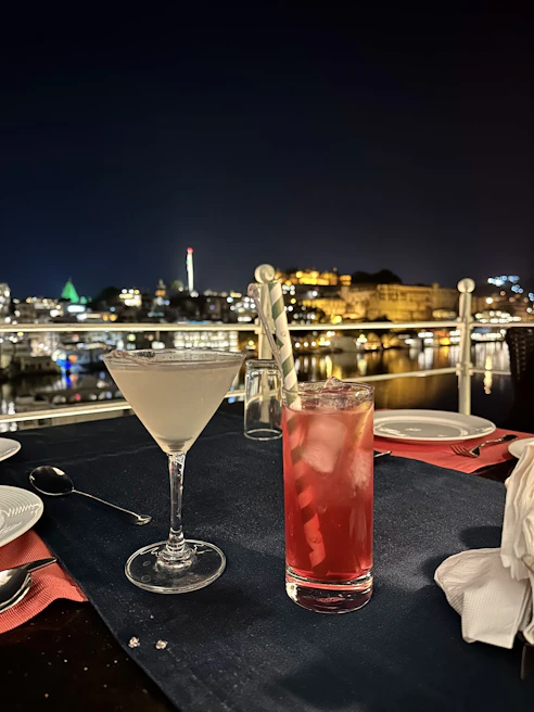 A stylish dining setup at sunset on a rooftop in Riyadh, featuring Marbella Sombra’s signature tortillas and fine glassware.