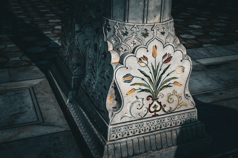 a close up of a decorative pillar on a building