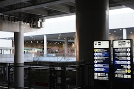 A bustling urban bus stop showcasing Siemens Mobility’s digital transport solutions.