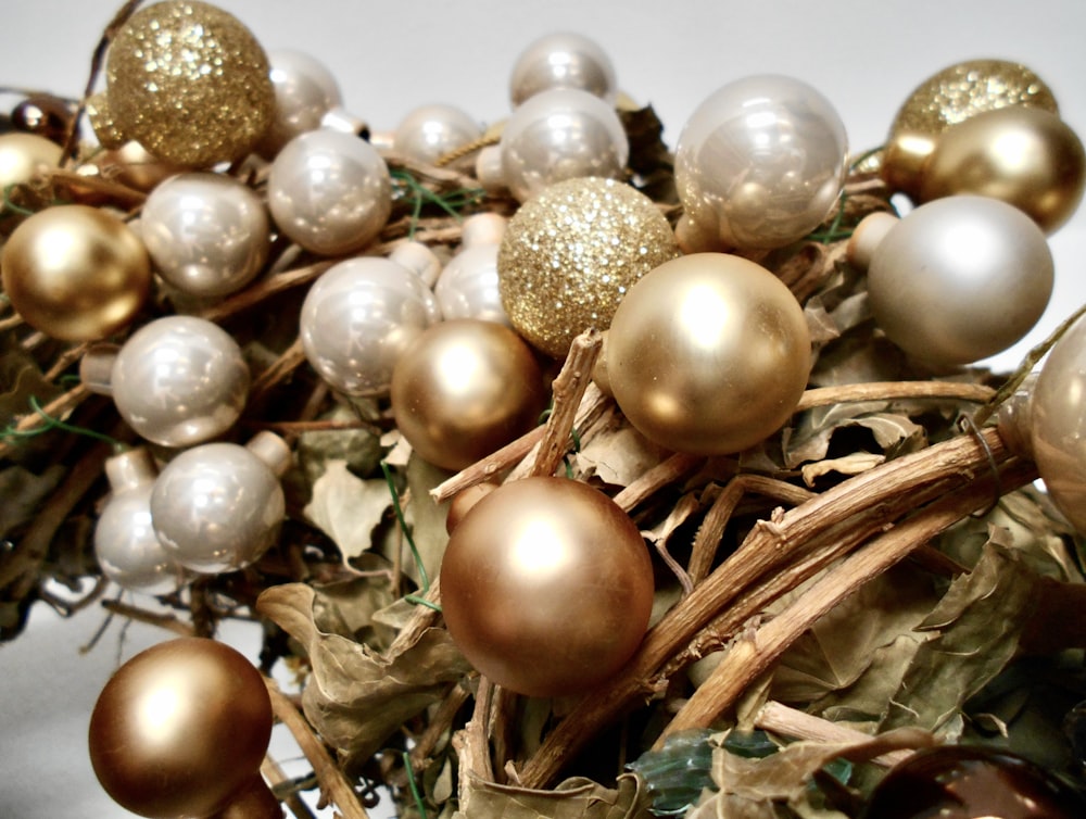 a close up of a bunch of ornaments