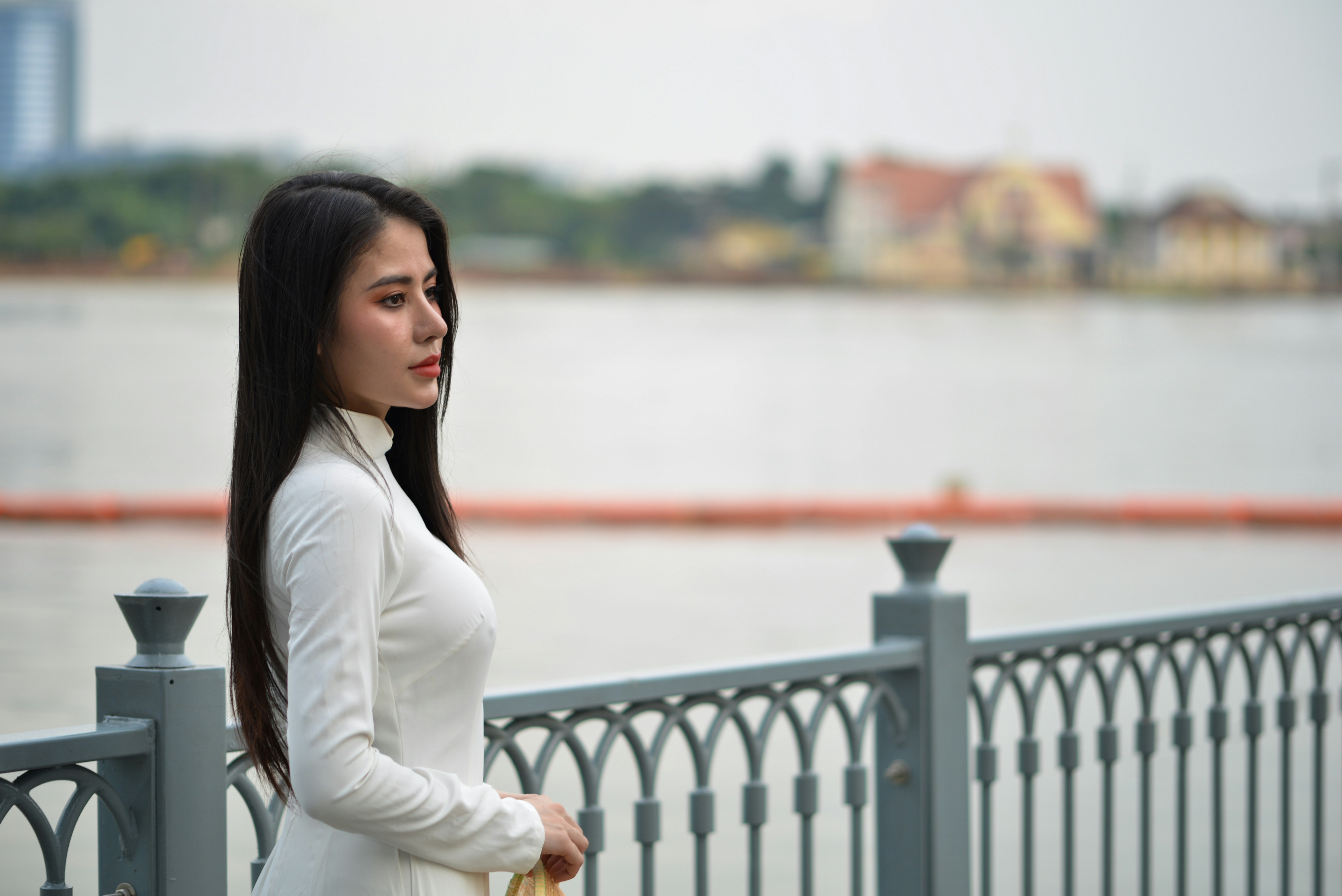 Bước qua nỗi nhớ: Hành trình tìm mẹ của em bé cầu vồng