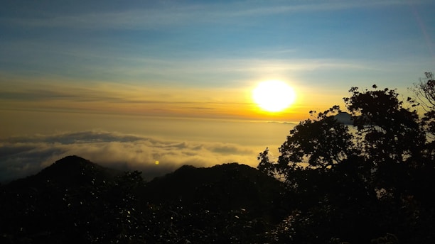 A picturesque view of the Great Smoky Mountains at sunrise.