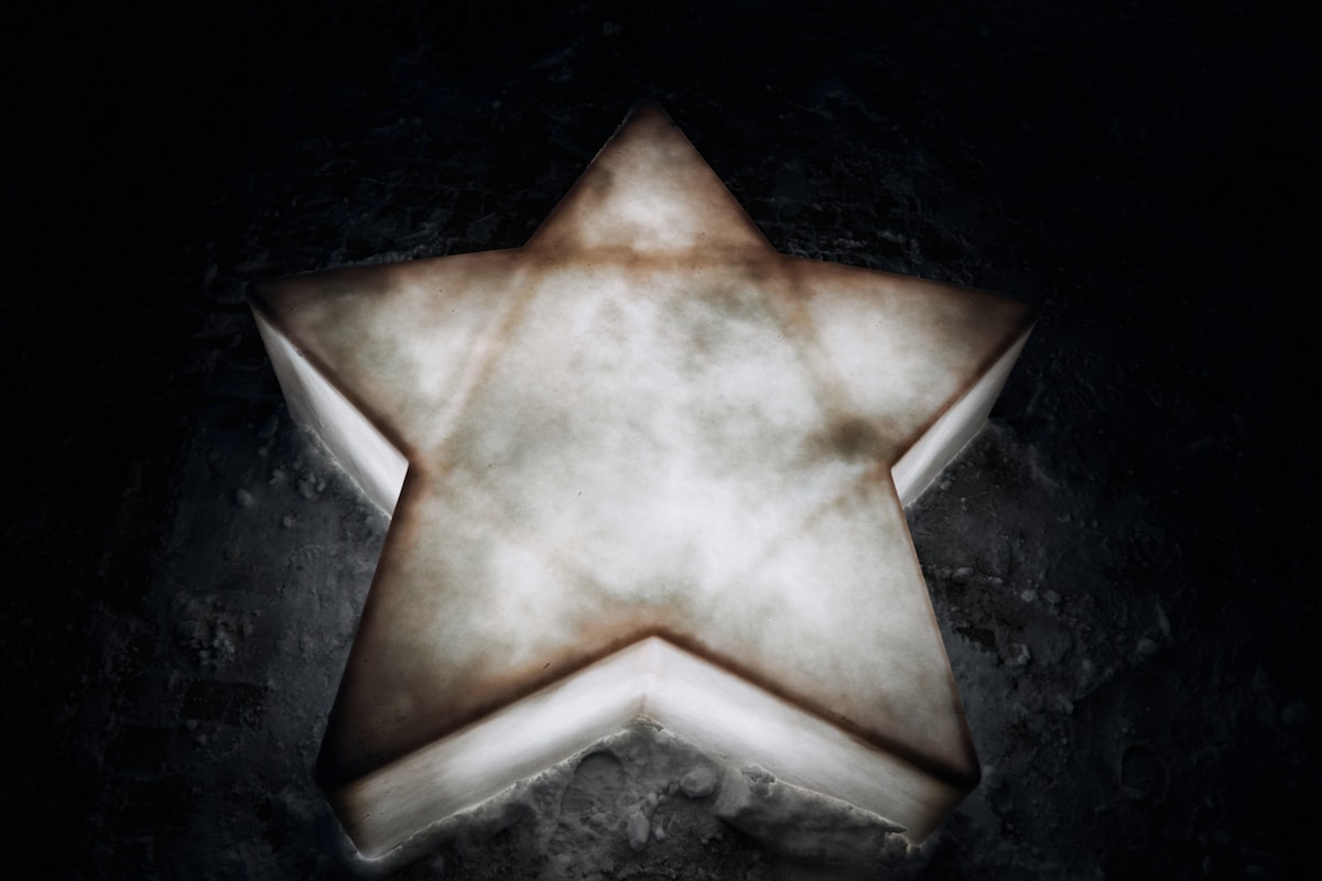Should You Use a Star-Shaped Pan or Round Pan for Layer Cakes?