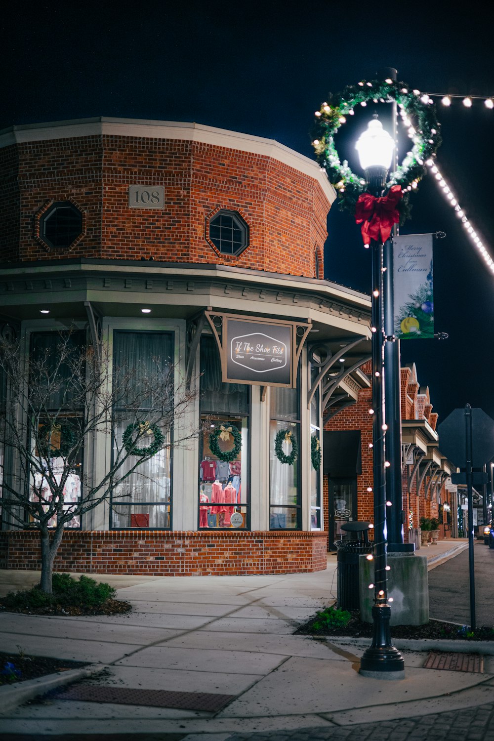 a street light with a christmas wreath on top of it