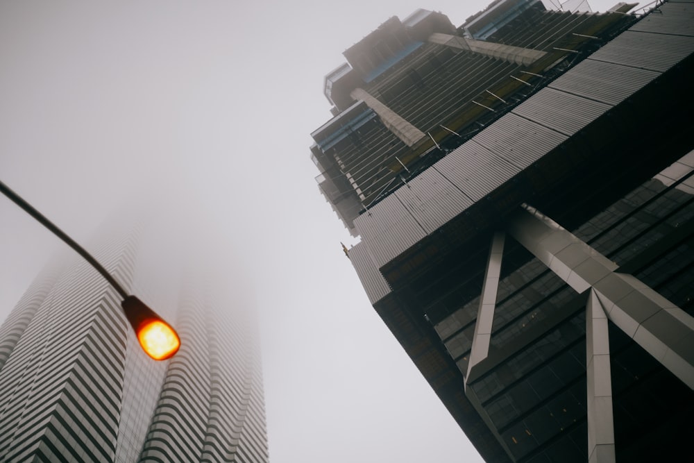 a traffic light in front of a tall building