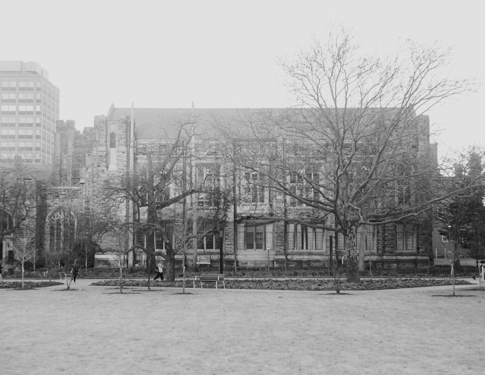 a black and white photo of a large building