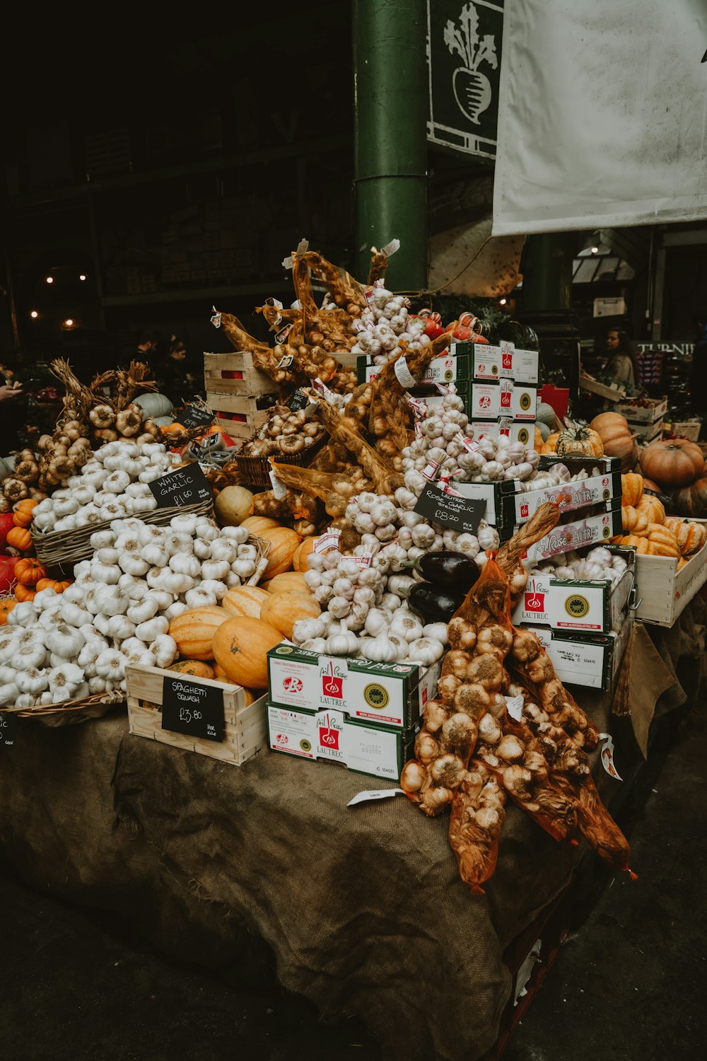 a table filled with lots of different types of vegetables