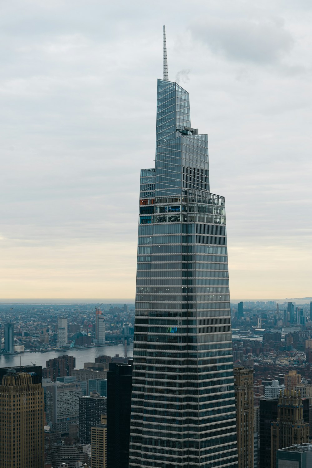 a very tall building in the middle of a city