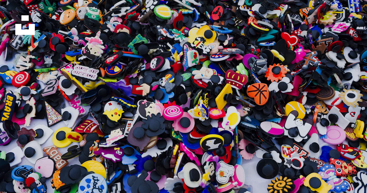 Button Phtp A pile of different colored and shaped buttons photo – Free New york ...