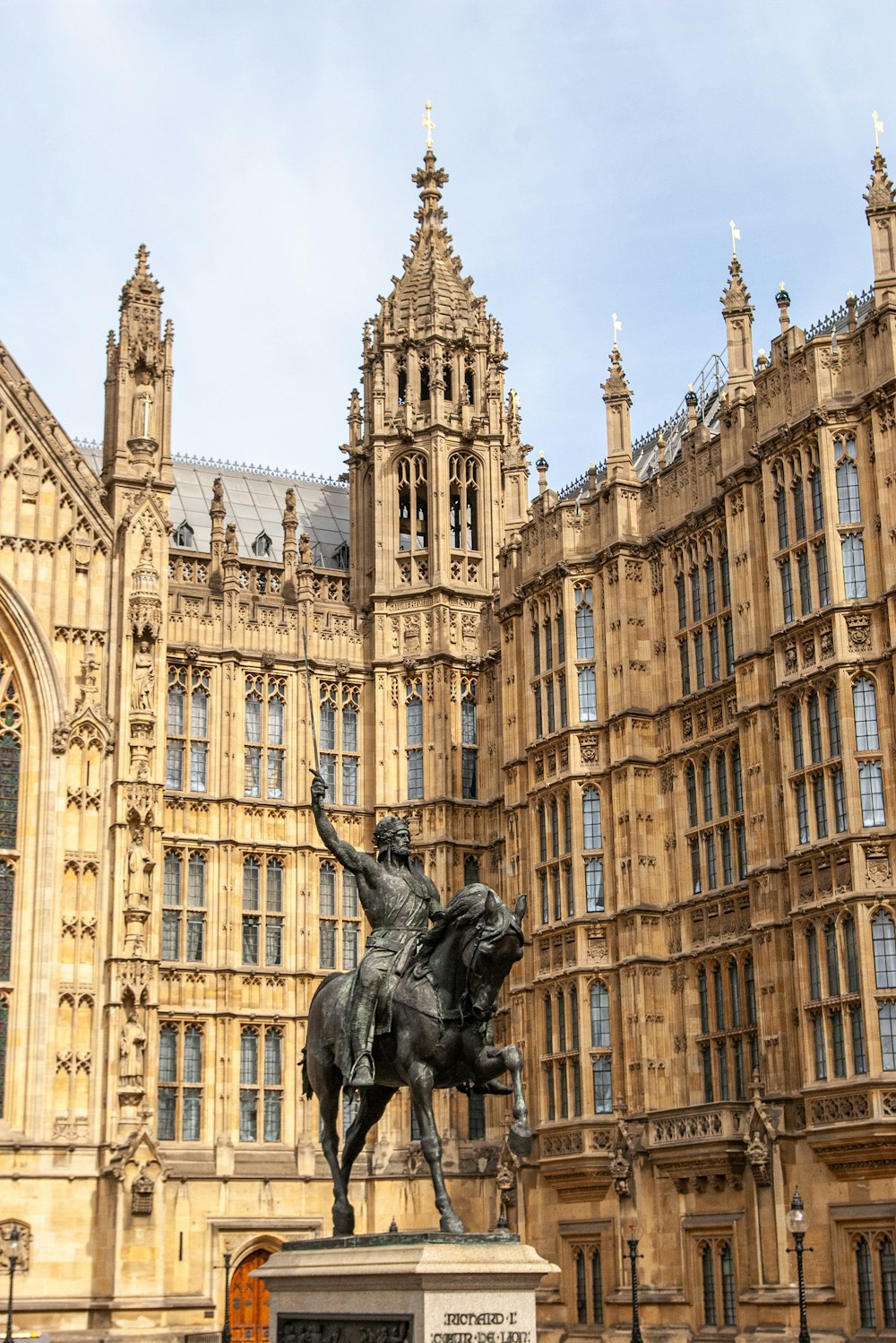 a statue of a man on a horse in front of a building