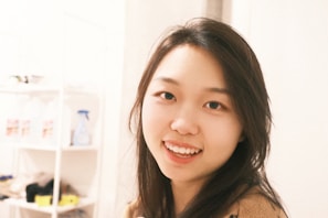 Luciana Barbosa Marcolin smiling warmly while preparing tools for a beauty treatment