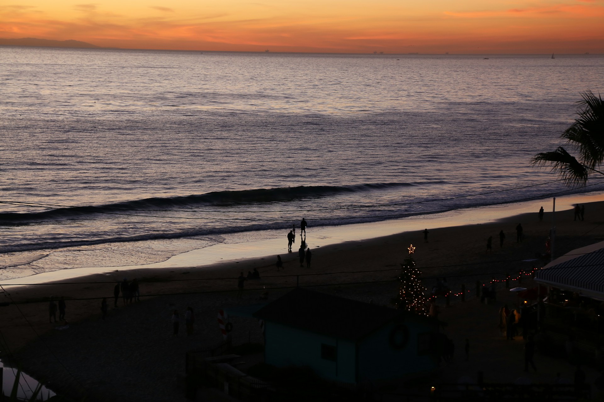 black and white bed linen