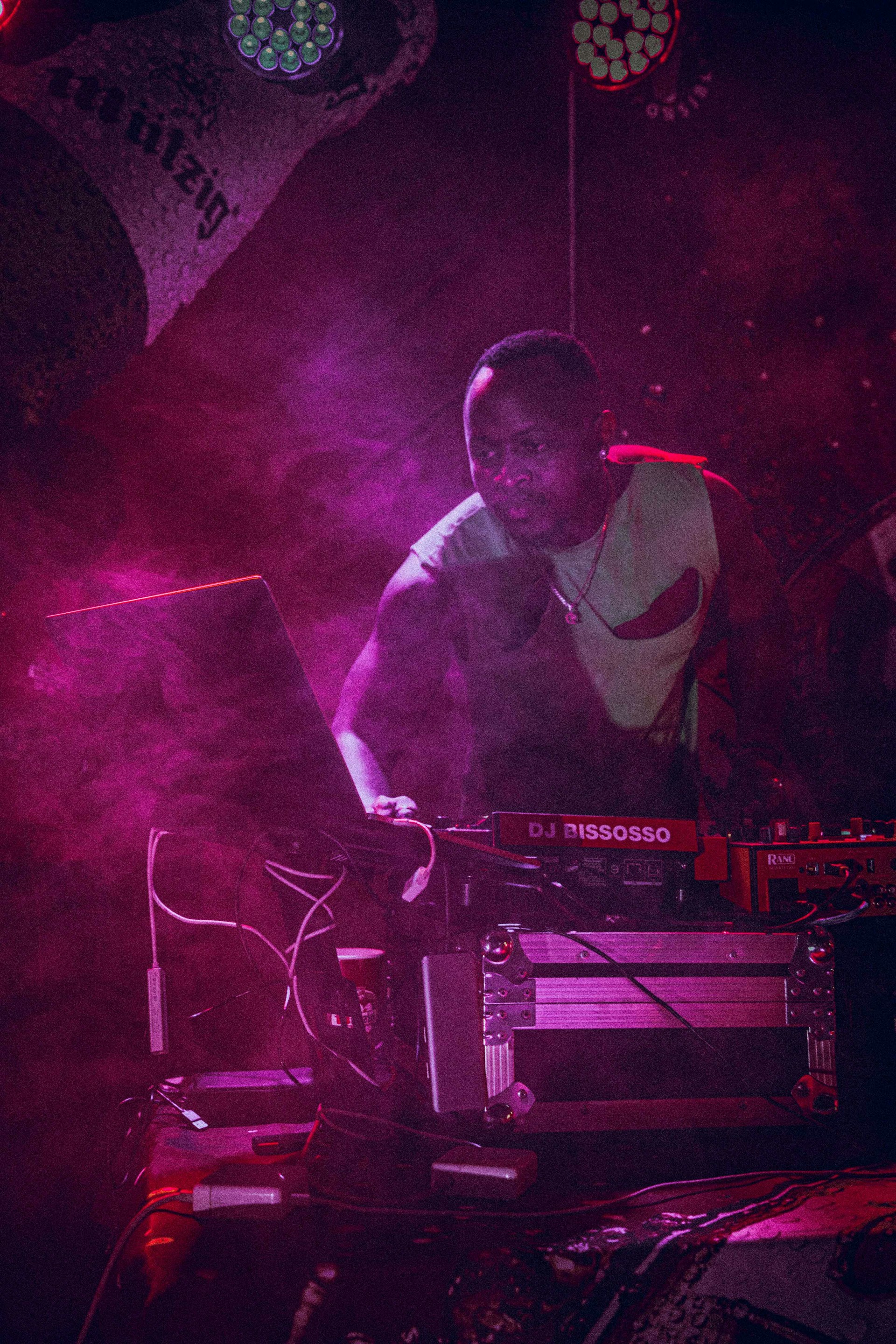 gray computer monitor